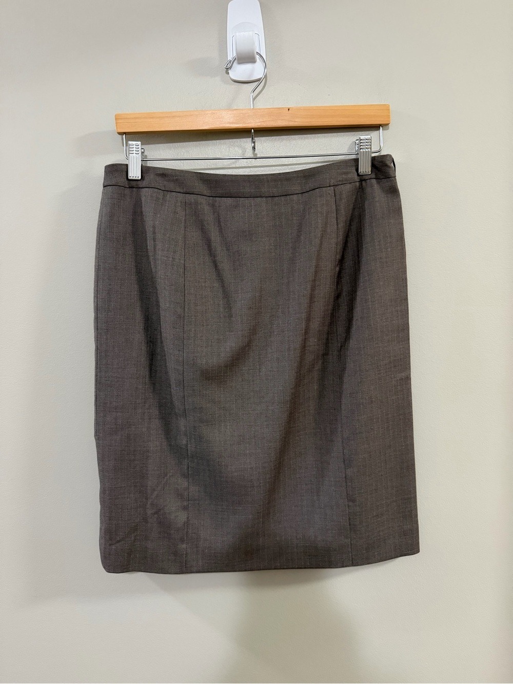 NWT Anne Klein Suit Separates Mushroom Color Striped Pencil Skirt. Size 6